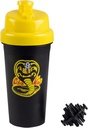 Karate Kid Cobra Kai 25oz Shaker Bottle w / Blender Mixer Ball - joogi mõõtmised, Fliptop, Leakproof Screw Lid- Blend Protein Pulber, spordijoogid, raputused, smuutid - ametlikult litsentseeritud